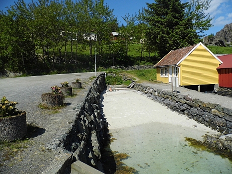 DSCI0009_a (4).JPG - Nickys "Strand" ! Ja, wo ist sie denn? Sie verliert sich in der weite des "Kuestenstreifens"...